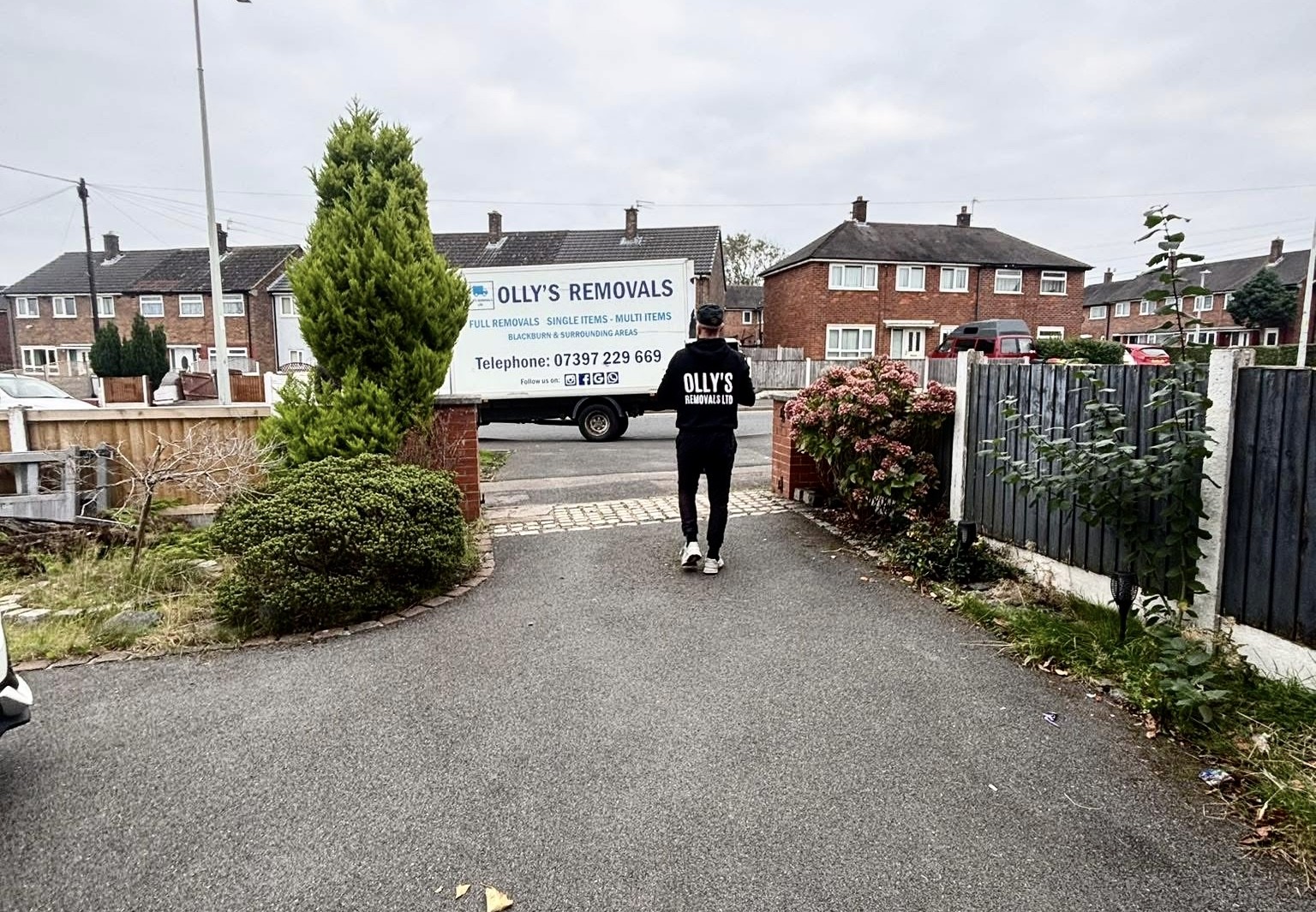 Olly's Removals working on a house move